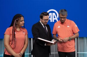 - Türkiye'ye olimpiyat tarihinde atıcılıkta ilk madalyasını kazandıran Yusuf Dikeç