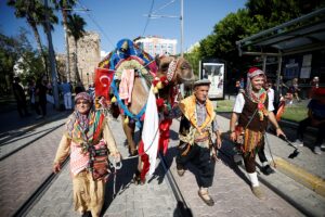- Festivalde temsili Yörük göçü etkinliğine turistler de ilgi gösterdi