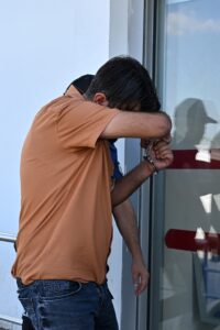 ADANA (AA) – Adana'da eşinin direksiyon sınavından kalmasının ardından görevli