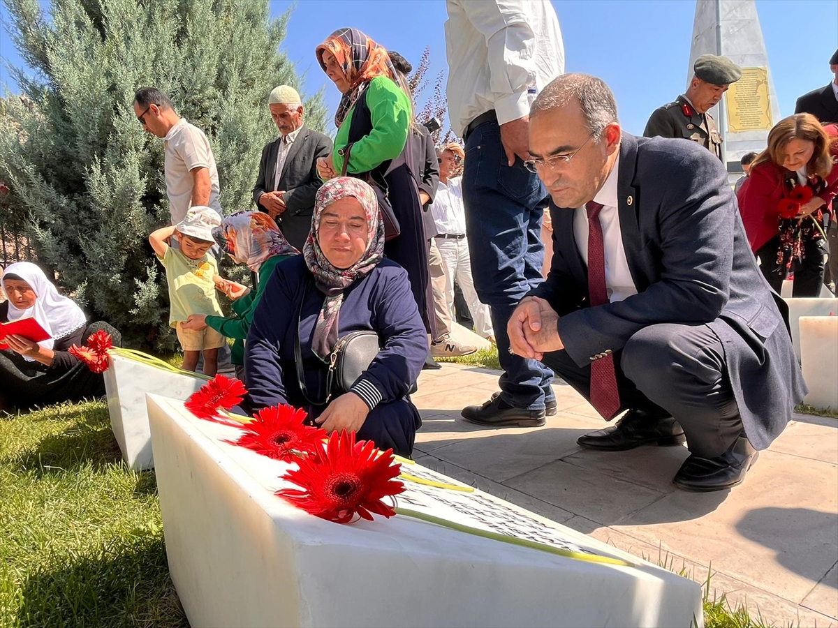Afyonkarahisar'da mühimmat deposundaki patlamada şehit olan askerler anıldı