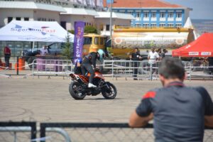 AFYONKARAHİSAR (AA) – Afyonkarahisar'da düzenlenen NG Afyon MotoFest etkinliği Akrobasi