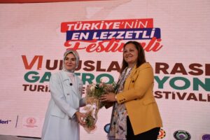 - "Bugün ülkemizin dört bir yanında kadın kooperatifleriyle kadınların ürünlerini