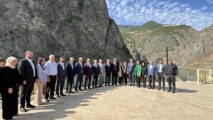 - "Anayasa'nın ilk dört maddesine dokunulmadan, kalan bütün maddeleriyle ilgili