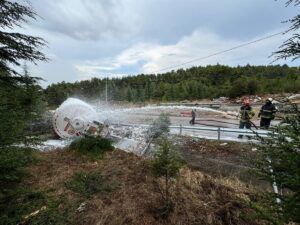 - Otoyolun Kocaeli kesimi İstanbul istikametinde 3 tanker, 2 tır