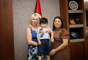 - İki aylıkken karaciğer yetmezliği teşhisi konulan ve anne babasının