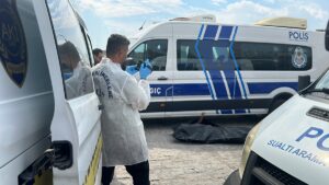 ANTALYA (AA) – Antalya'nın Muratpaşa ilçesinde denizde erkek cesedi bulundu.