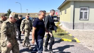 ARDAHAN (AA) – Ardahan Valisi Hayrettin Çiçek, Gürcistan ile Ermenistan