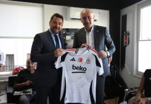 "Lobisini yaptılar ama bizim dik duruşumuz sayesinde UEFA'ya başvuruları olmadı.