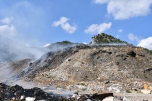 BİLECİK (AA) – Bilecik'te, ormana yakın çöplükte çıkan yangın ekiplerce