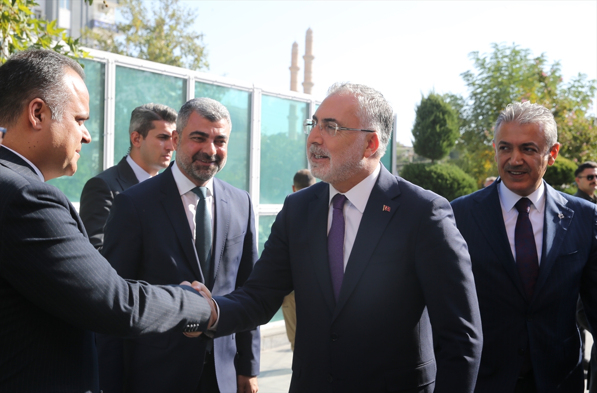 Çalışma ve Sosyal Güvenlik Bakanı Işıkhan, Mardin Valiliğini ziyaret etti