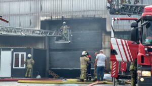 İSTANBUL (AA) – Çatalca'da bir fabrikada çıkan yangın itfaiye ekiplerinin