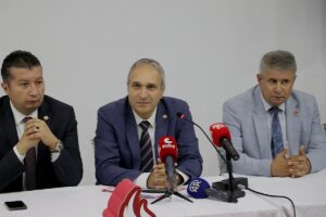 - "Türkiye'de her sorunu çözebilirsiniz ama eğitimde kaybettiğiniz her gün