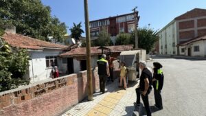 ÇORUM (AA) – Çorum'da çöpten kağıt toplayan zihinsel ve bedensel