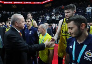 İSTANBUL (AA) – Cumhurbaşkanı Recep Tayyip Erdoğan, Fenerbahçe Beko'yu 83-82'lik