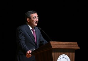 KÜTAHYA (AA) – Cumhurbaşkanı Yardımcısı Cevdet Yılmaz, "Demokratik ortamda yapılan