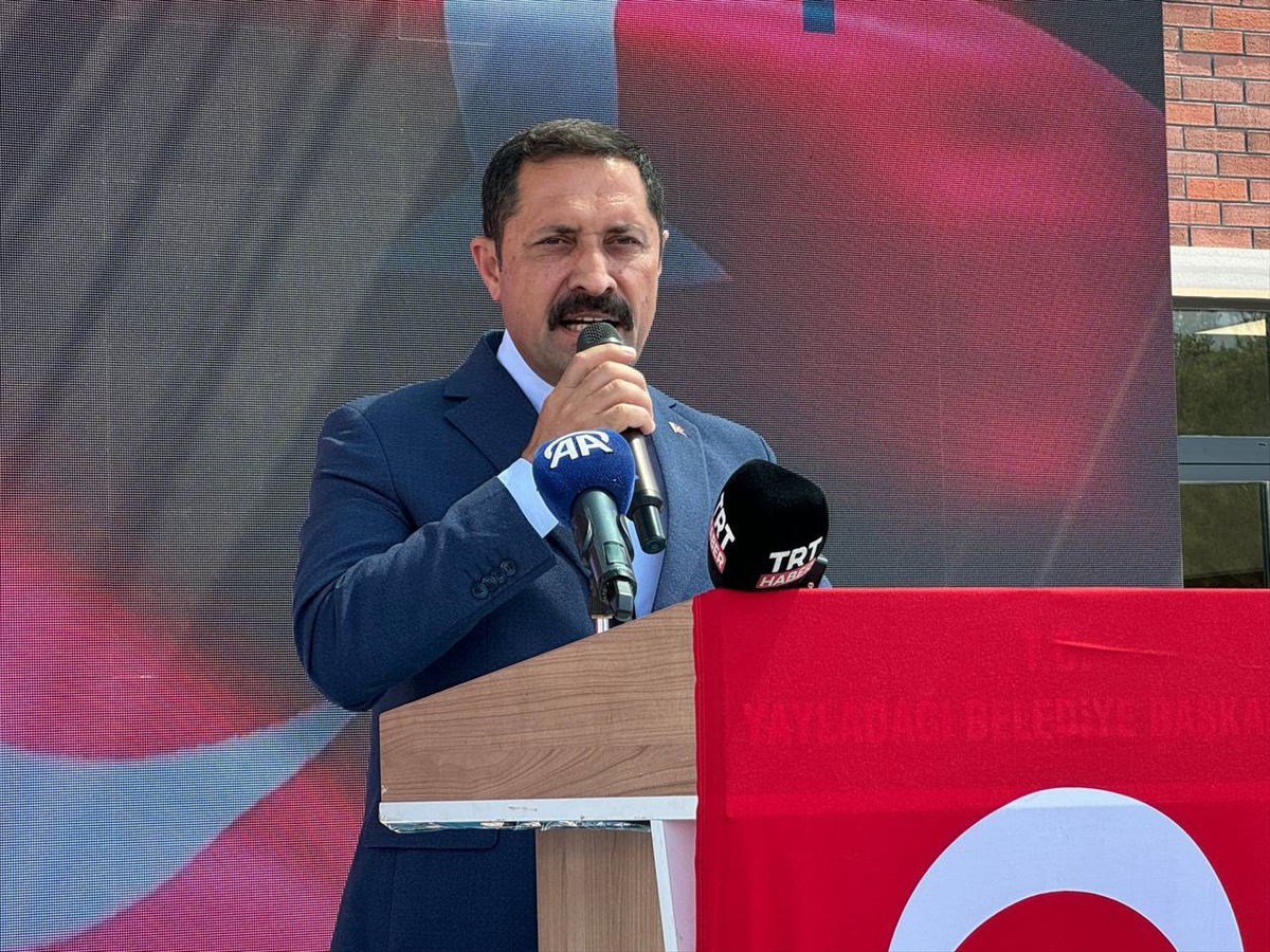 Depremlerden etkilenen Hatay'da hayırseverlerin desteğiyle yapılan lise açıldı