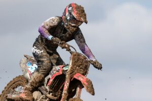 AFYONKARAHİSAR (AA) – Cumhurbaşkanlığı himayelerinde Afyonkarahisar'da düzenlenen Dünya Kadınlar Motokros