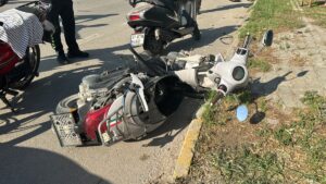HATAY (AA) – İskenderun'da otomobilin çarptığı motosikletteki 2'si çocuk 3