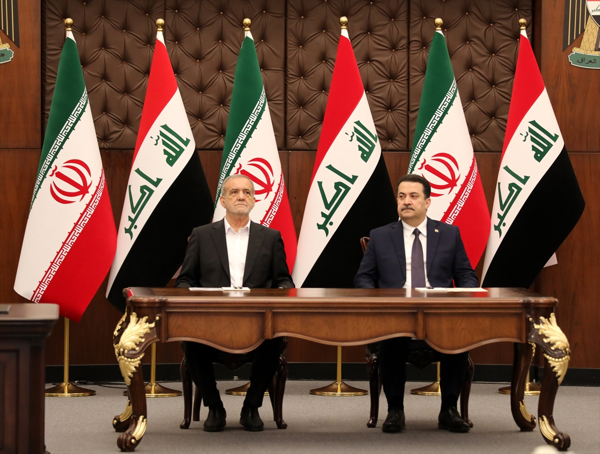 BAĞDAT (AA) – İran Cumhurbaşkanı Mesud Pezeşkiyan, ziyaret ettiği Bağdat'ta,