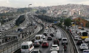 İSTANBUL (AA) – İstanbul'da haftanın son mesai gününde, sabah saatlerinde