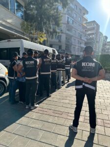İZMİR (AA) – İzmir'de düzenlenen silah kaçakçılığı operasyonunda gözaltına alınan