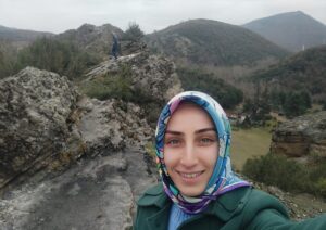 - Sanık ile eşinin, kadının ölümünden önce bölgedeki kayalık alanda