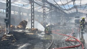 KAYSERİ (AA) – Kayseri'de bir sünger fabrikasında çıkan yangın ekiplerin