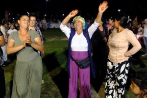 - Programda müzisyen Balık Ayhan konser verdi