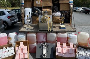 İSTANBUL (AA) – Küçükçekmece'de düzenlenen operasyonda farklı markalarda satışa hazır