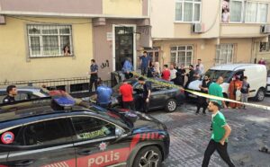 - Olay sırasında evde olan çiftin oğlu da babasını bıçaklayarak