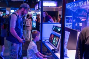 - Ziyaretçiler, webOS Gaming'in yeni ve gelecek oyunlarının ön gösterimlerini