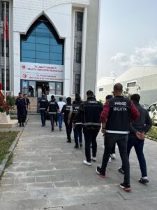 MALATYA (AA) – Malatya'da uyuşturucu satıcılarına yönelik operasyonda gözaltına alınan