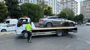 İSTANBUL (AA) – Maltepe'de aydınlatma direğine çarpan otomobilin sürücüsü yaralandı.