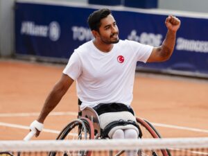 - Tekerlekli sandalye tenis quad kategorisinde Ahmet Kaplan, adını yarı
