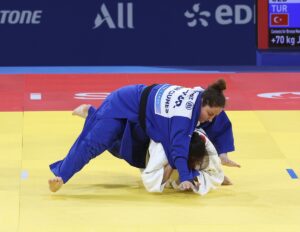 - Para judoda kadınlar +70 kilo J1 kategorisinde Nazan Akın