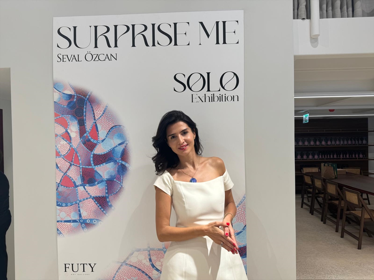 Ressam Seval Özcan'ın yeni sergisi “Şaşırt Beni” izlenime sunuldu