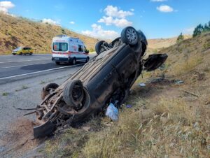 SİVAS (AA) – Sivas'ın Şarkışla ilçesinde hafif ticari aracın devrilmesi