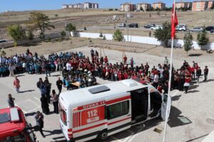 - "İtfaiyeciler Haftası" dolayısıyla yapılan sürpriz karşısında şaşıran itfaiyeciler duygulandı