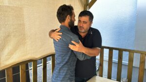 AYDIN (AA) – Aydın'ın Efeler ilçesinde çöplerden atık kağıt toplayan