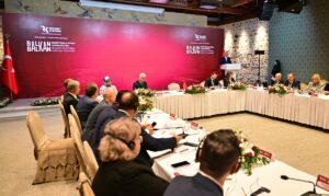 İSTANBUL (AA) – Ticaret Bakanı Ömer Bolat, regülasyon görevlerinin yanı