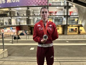 PARİS (AA) – ERKAN TİRYAKİ – Türkiye'nin ilk paralimpik madalyalı