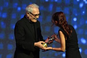 - Uluslararası Uzun Metraj Film Yarışması'nda "En İyi Yabancı Film"