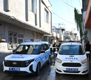 ADANA (AA) – Adana'nın merkez Yüreğir ilçesinde yangın çıkan evdeki