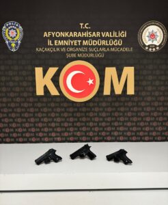 AFYONKARAHİSAR (AA) – Afyonkarahisar'da kaçakçılık operasyonunda gözaltına alınan 8 şüpheliden