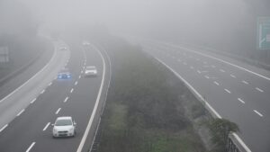 DÜZCE (AA) – Anadolu Otoyolu'nun Düzce kesiminde sis ulaşımı olumsuz
