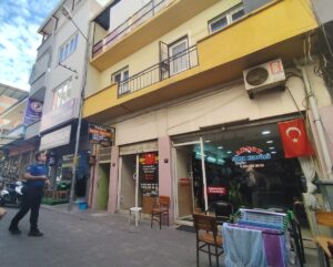 - Çocuğun düşme anı güvenlik kamerasınca kaydedildi