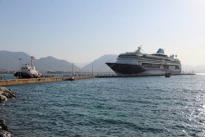 ANTALYA (AA) – Bahama bayraklı "Marella Discovery" adlı kruvaziyer Antalya'nın