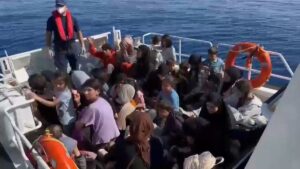 - Göçmen kaçakçılığı iddiasıyla 3 şüpheli gözaltına alındı