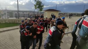 - Uyuşturucu ve insan ticareti, fuhşa teşvik gibi suçları işledikleri