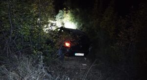 BURSA (AA) – Bursa’nın İnegöl ilçesinde, şarampole yuvarlanan otomobildeki 2